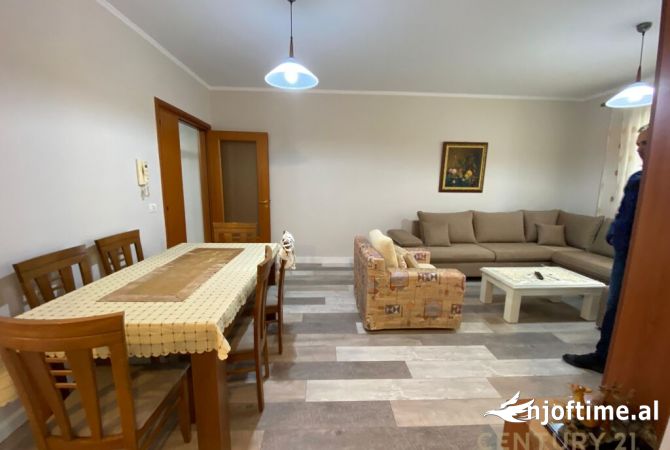 Shtepi me qera 2+1 ne Tirane - 700 Euro