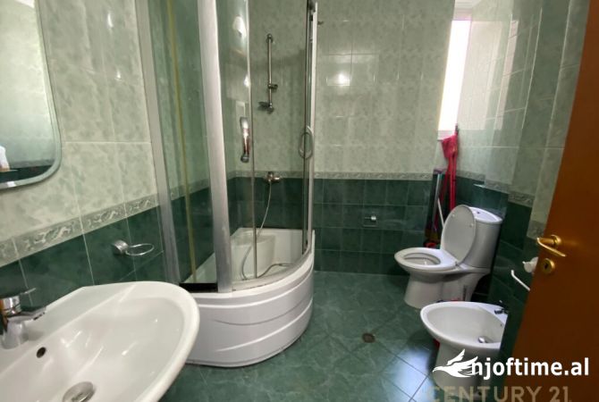 Shtepi me qera Apartament ne Tirane, 2+1, Mobilimi E mobiluar, Pagesa 700  Euro.