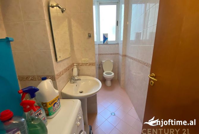 Shtepi me qera Apartament ne Tirane, 2+1, Mobilimi E mobiluar, Pagesa 700  Euro.