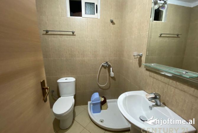 Shtepi me qera Apartament ne Tirane, 2+1, Mobilimi E mobiluar, Pagesa 550  Euro.