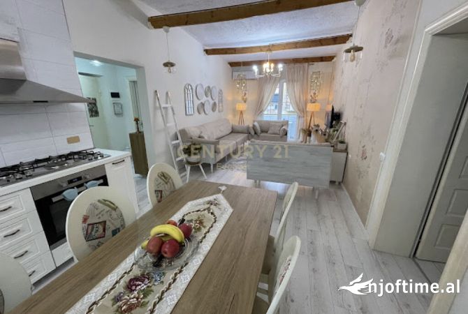 Shtepi ne shitje Apartament ne Tirane, 2+1, Mobilimi E mobiluar, Pagesa 179,000  Euro.