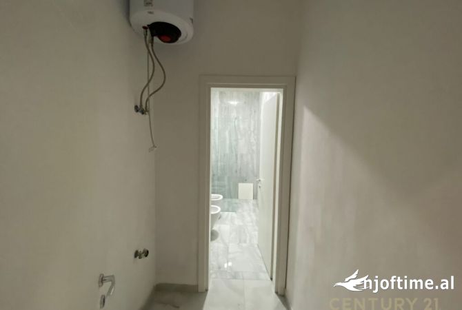 JAPIM APARTAMENT ME QIRA PER ZYRA TEK GARDEN BUILDING!