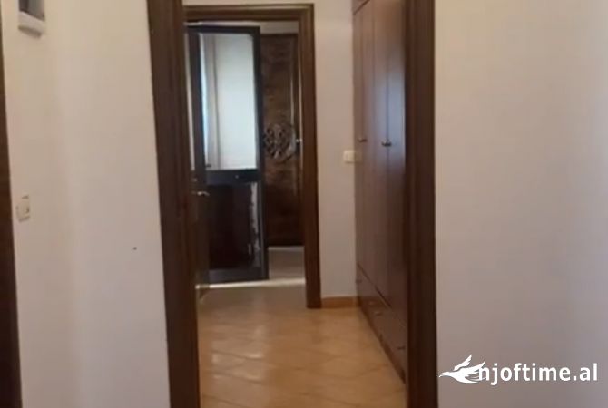 Shtepi me qera 2+1 ne Tirane - 380 Euro