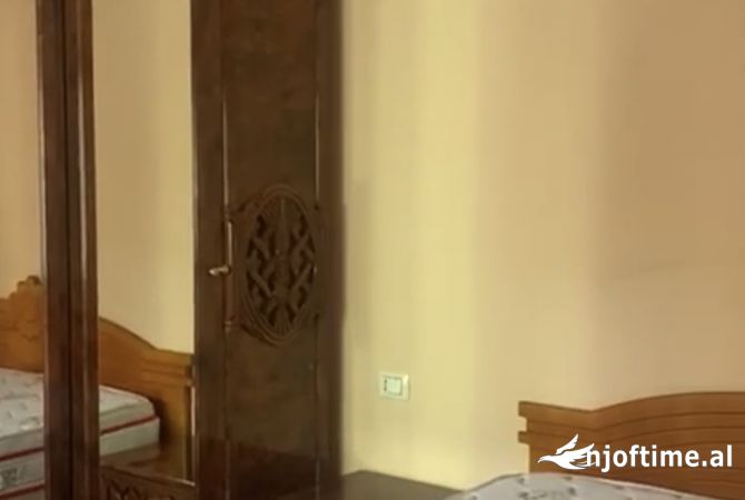 Shtepi me qera Apartament ne Tirane, 2+1, Mobilimi E mobiluar, Pagesa 380  Euro.