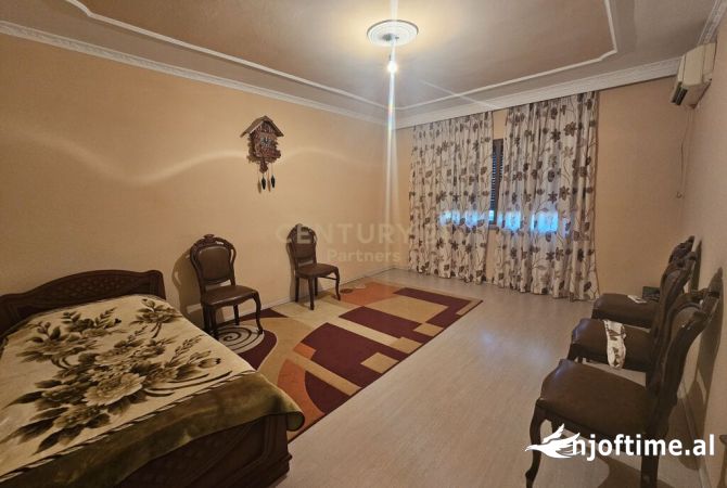 Shtepi ne shitje Apartament ne Tirane, 2+1, Mobilimi E mobiluar, Pagesa 170,000  Euro.