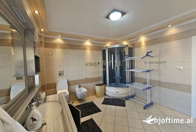 Shtepi ne shitje Apartament ne Tirane, 2+1, Mobilimi E mobiluar, Pagesa 170,000  Euro.