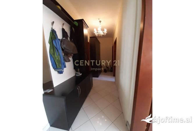 Shtepi ne shitje Apartament ne Tirane, 2+1, Mobilimi E mobiluar, Pagesa 124,000  Euro.