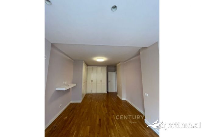 Ambient biznesi me qera 3+1 ne Tirane - 950 Euro