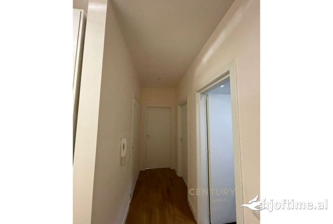 Japim me qira ambjent per zyra tek LIQENI I TIRANES!! 950 Euro /Muaj