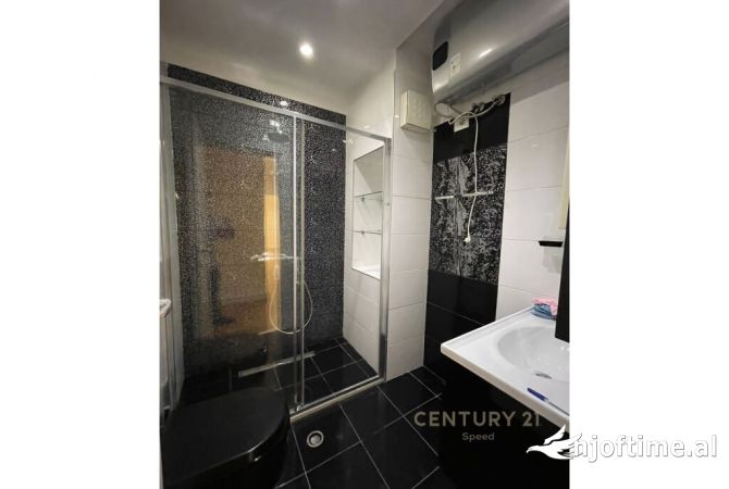 Japim me qira ambjent per zyra tek LIQENI I TIRANES!! 950 Euro /Muaj