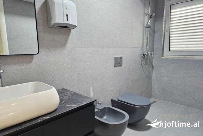 Shtepi ne shitje Apartament ne Tirane, 2+1, Mobilimi E mobiluar, Pagesa 220,000  Euro.