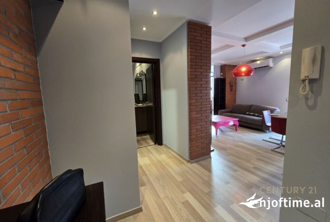 Shtepi me qera Apartament ne Tirane, 2+1, Mobilimi E mobiluar, Pagesa 700  Euro.