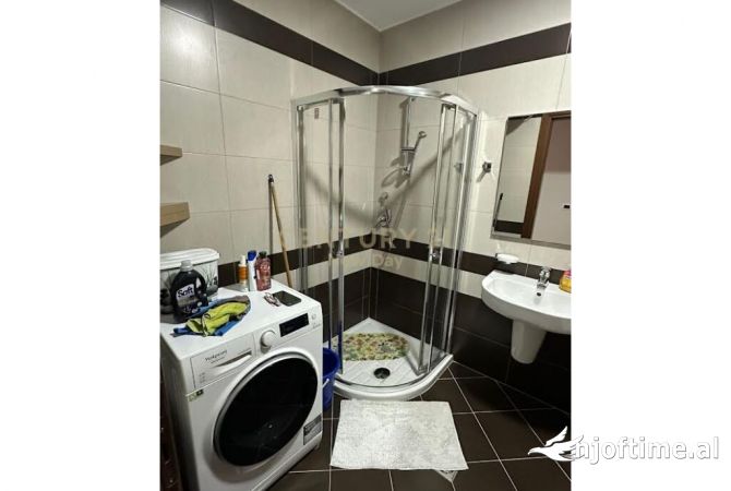 Shtepi me qera Apartament ne Tirane, 2+1, Mobilimi E mobiluar, Pagesa 800  Euro.