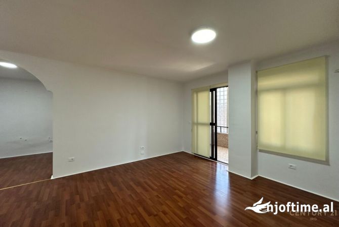 Ambient biznesi me qera 3+1 ne Tirane - 1,800 Euro