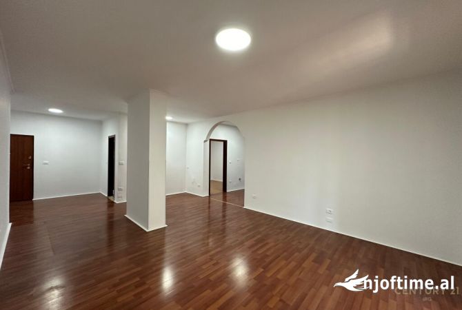 Ambient biznesi me qera 3+1 ne Tirane - 1,800 Euro