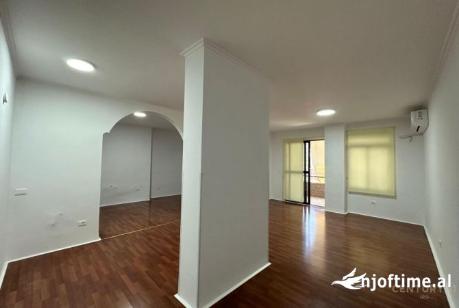 Ambient biznesi me qera 3+1 ne Tirane - 1,800 Euro