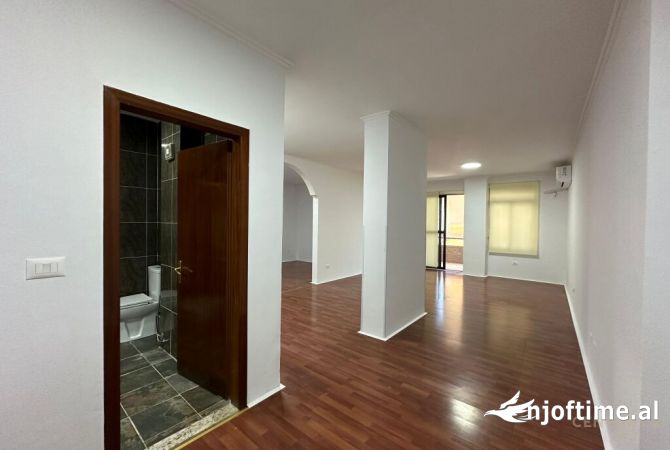 Ambient per Zyra ne Bllok! 1,800 Euro /Muaj