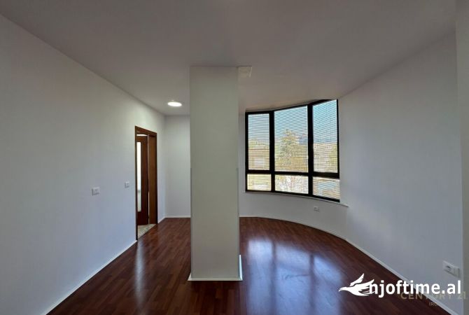 Ambient per Zyra ne Bllok! 1,800 Euro /Muaj