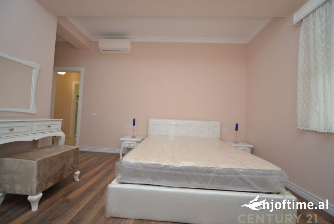 Shtepi me qera Apartament ne Tirane, 2+1, Mobilimi E mobiluar, Pagesa 950  Euro.