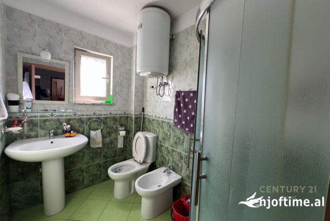 Shtepi ne shitje Apartament ne Tirane, 3+1, Mobilimi E mobiluar, Pagesa 190,000  Euro.