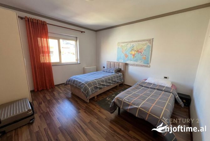 Shtepi ne shitje Apartament ne Tirane, 3+1, Mobilimi E mobiluar, Pagesa 190,000  Euro.