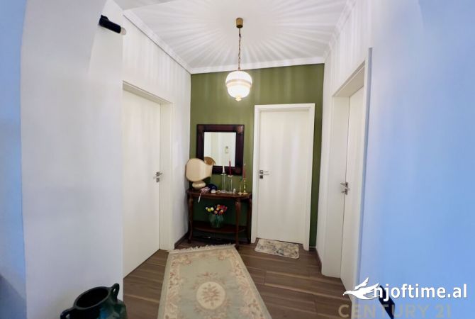 Shtepi ne shitje Apartament ne Tirane, 2+1, Mobilimi Pjeserisht e mobiluar, Pagesa 199,000  Euro.