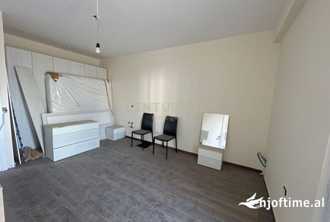 Shtepi ne shitje Apartament ne Tirane, 3+1, Mobilimi E mobiluar, Pagesa 187,000  Euro.