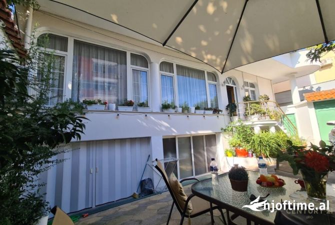 Shtepi me qera 3+1 ne Tirane - 2,500 Euro