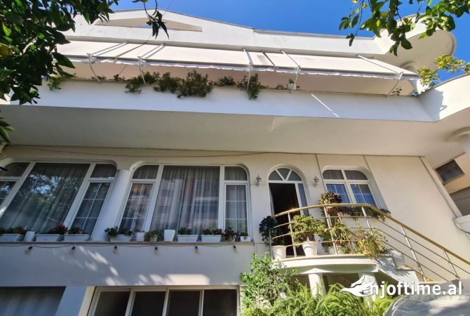 Shtepi me qera 3+1 ne Tirane - 2,500 Euro