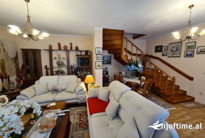 Shtepi me qera Vila Luksoze ne Tirane, 3+1, Mobilimi E mobiluar, Pagesa 2,500  Euro.