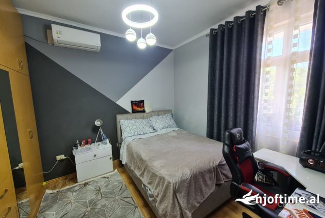 Shtepi me qera Vila Luksoze ne Tirane, 3+1, Mobilimi E mobiluar, Pagesa 2,500  Euro.