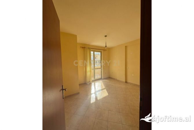 Ambient biznesi me qera 3+1 ne Tirane - 600 Euro