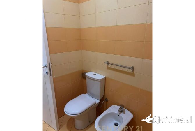 Shtepi me qera Apartament ne Tirane, 2+1, Mobilimi E mobiluar, Pagesa 1,300  Euro.