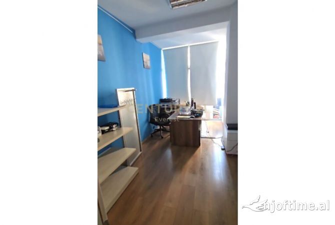 Ambient biznesi me qera 3+1 ne Tirane - 1,200 Euro