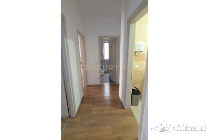 Ambient biznesi me qera 3+1 ne Tirane - 1,200 Euro