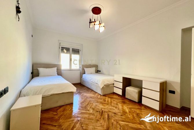 Shtepi me qera Apartament ne Tirane, 2+1, Mobilimi E mobiluar, Pagesa 1,000  Euro.