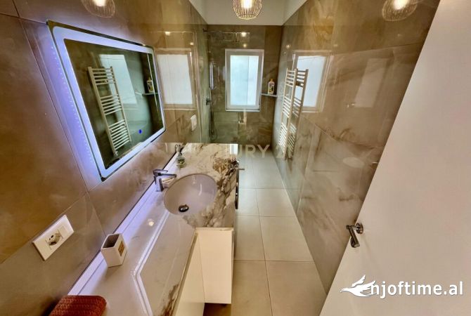 Shtepi me qera Apartament ne Tirane, 2+1, Mobilimi E mobiluar, Pagesa 1,000  Euro.