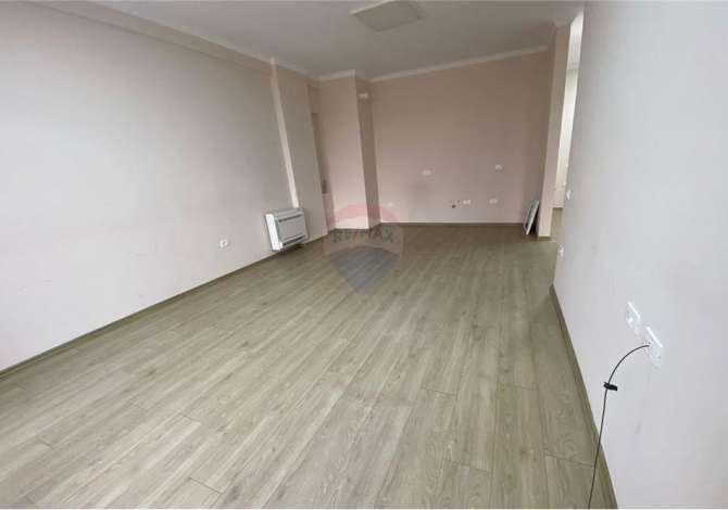 Ambient biznesi me qera 3+1 ne Tirane - 450 Euro