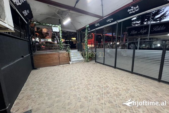 Ambient biznesi me qera 2+1 ne Tirane - 400 Euro