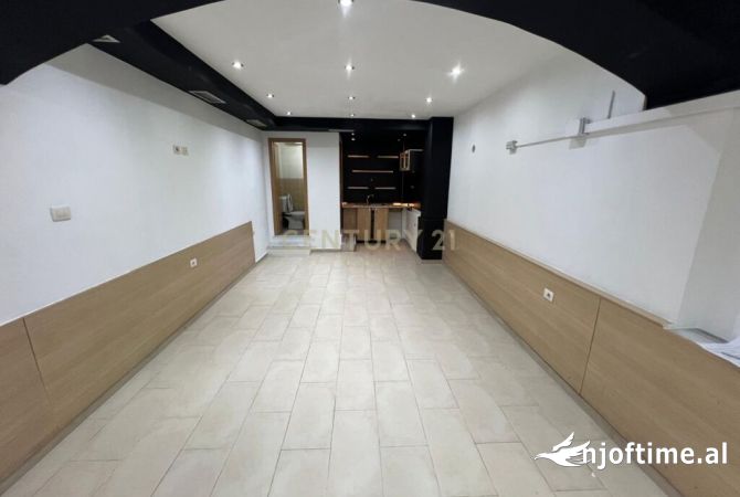 JAPIM NJESI KOMERCIALE ME QIRA NE "LAPRAKE