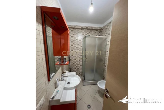 Shtepi me qera 2+1 ne Tirane - 700 Euro