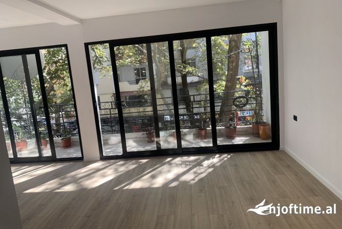 Ambient biznesi me qera 1+1 ne Tirane - 1,200 Euro