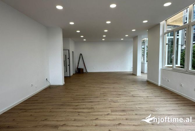 Shtepi ne shitje Apartament ne Tirane, 2+1, Mobilimi Bosh, pa mobiluar, Pagesa 225,000  Euro.