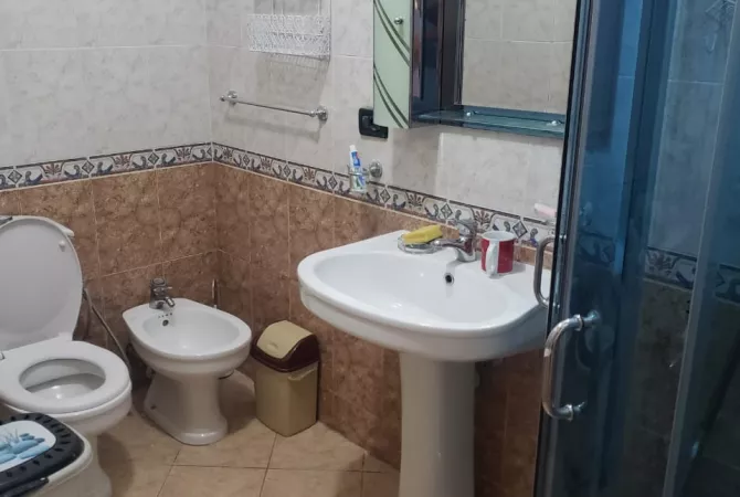 Shtepi me qera Apartament ne Tirane, 2+1, Mobilimi E mobiluar, Pagesa 65,000  Leke.