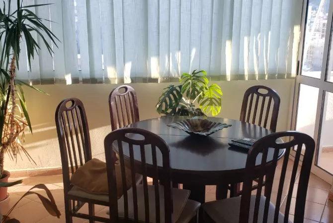 Shtepi me qera Apartament ne Tirane, 2+1, Mobilimi E mobiluar, Pagesa 65,000  Leke.