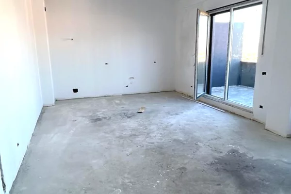 Shtepi ne shitje Apartament ne Tirane, 1+1, Mobilimi Bosh, pa mobiluar, Pagesa 70,000  Euro.