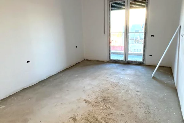 Shtepi ne shitje Penthose(kati i fundit panoramik) ne Tirane, 1+1, Mobilimi Bosh, pa mobiluar, Pagesa 89,122  Euro.