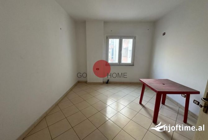 Shtepi ne shitje Apartament ne Tirane, 3+1, Mobilimi Bosh, pa mobiluar, Pagesa 120,000  Euro.