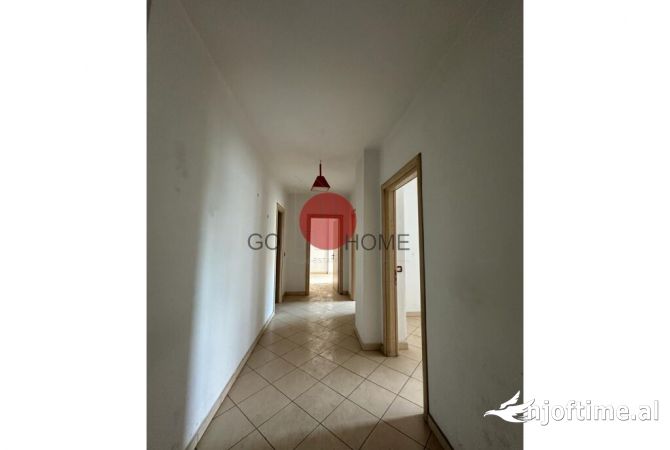 Shtepi ne shitje Apartament ne Tirane, 3+1, Mobilimi Bosh, pa mobiluar, Pagesa 120,000  Euro.
