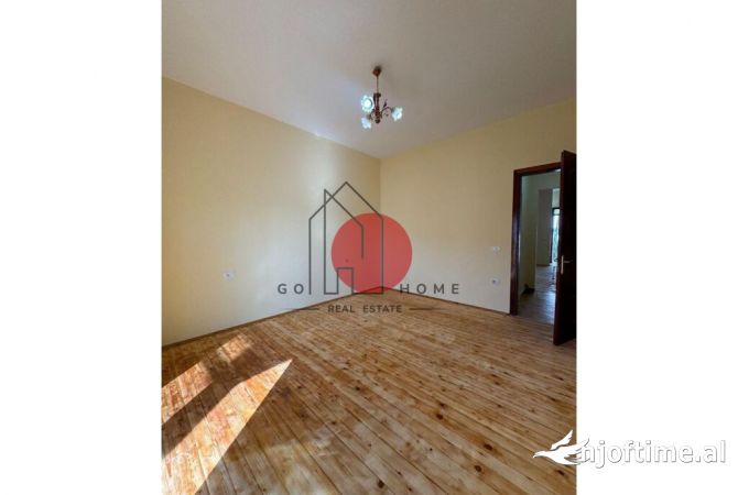 Shtepi me qera 2+1 ne Tirane - 350 Euro
